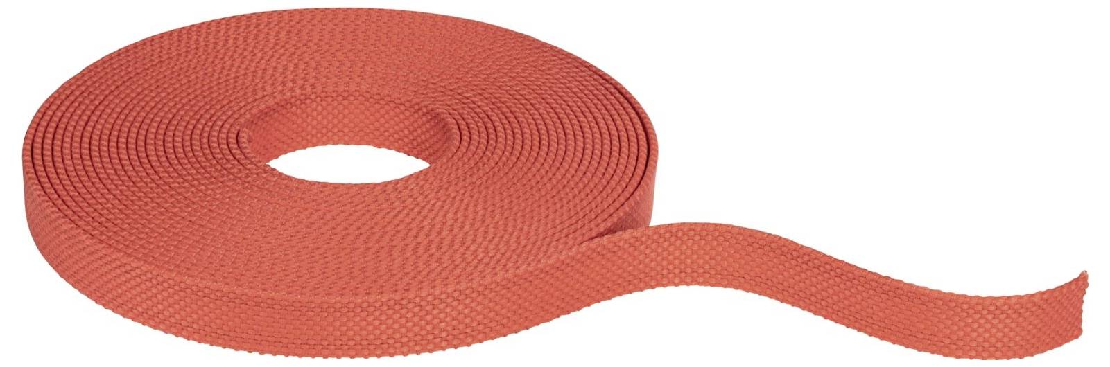 Un rouleau rouge de ruban plat et structuré, partiellement déroulé, repose à plat sur une surface blanche.