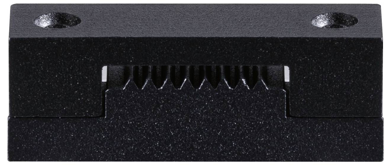 Bloc de métal noir rectangulaire avec une ouverture dentelée, deux trous symétriques pour vis ; probablement un composant d'un système mécanique.