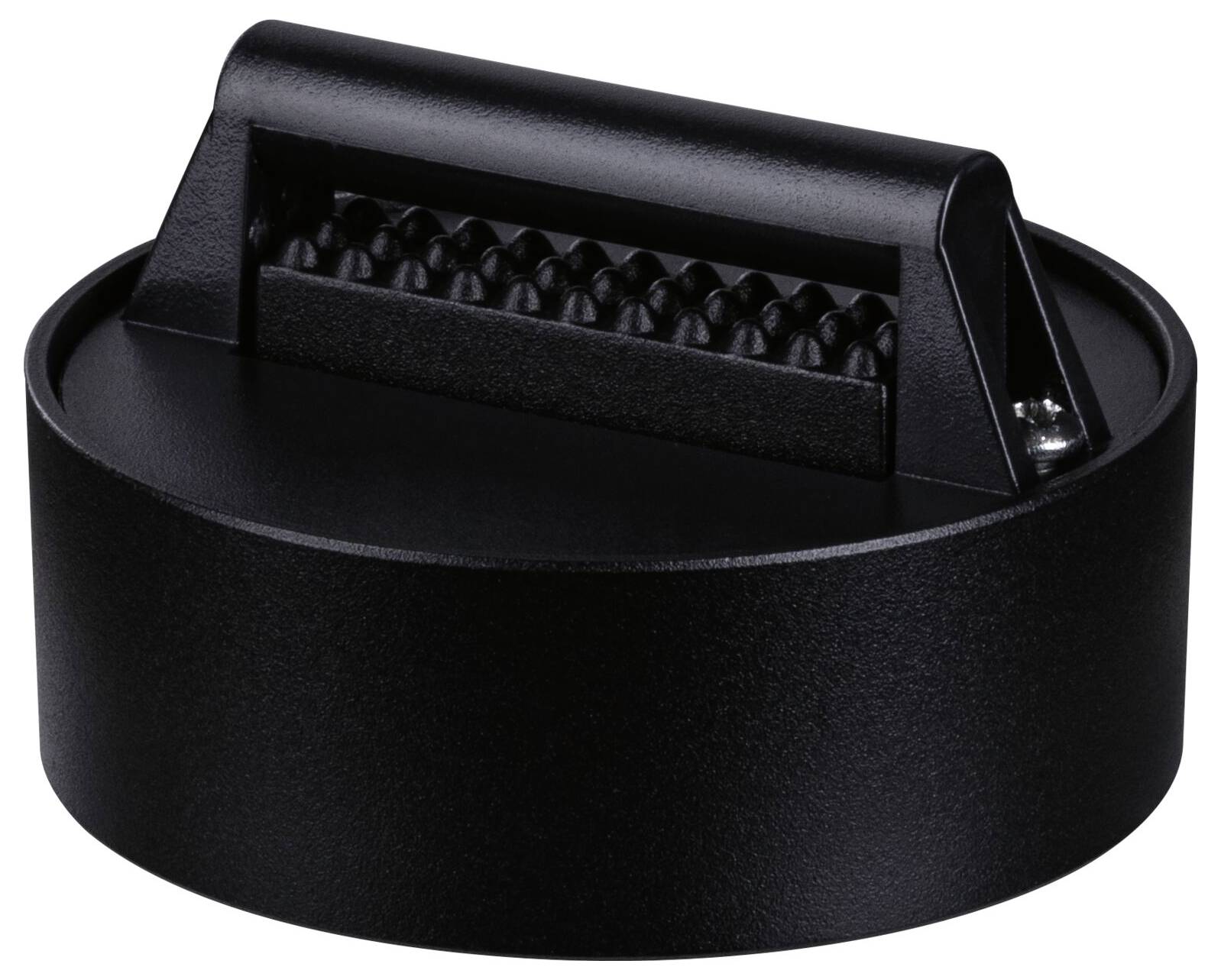 Une presse en métal noir avec poignée, probablement un appareil de cuisine utilisé pour façonner des galettes de hamburger ou de la pâte.