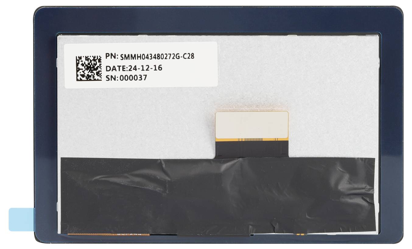 Dos d'un écran électronique avec code QR, numéro de pièce 'PN : 5MMH04348027G-C2B', date '24-12-16' et numéro de série '000037'.