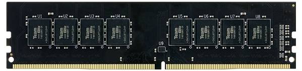 Une barrette de RAM noire comportant plusieurs puces mémoire, utilisée dans un ordinateur pour le stockage temporaire de données.