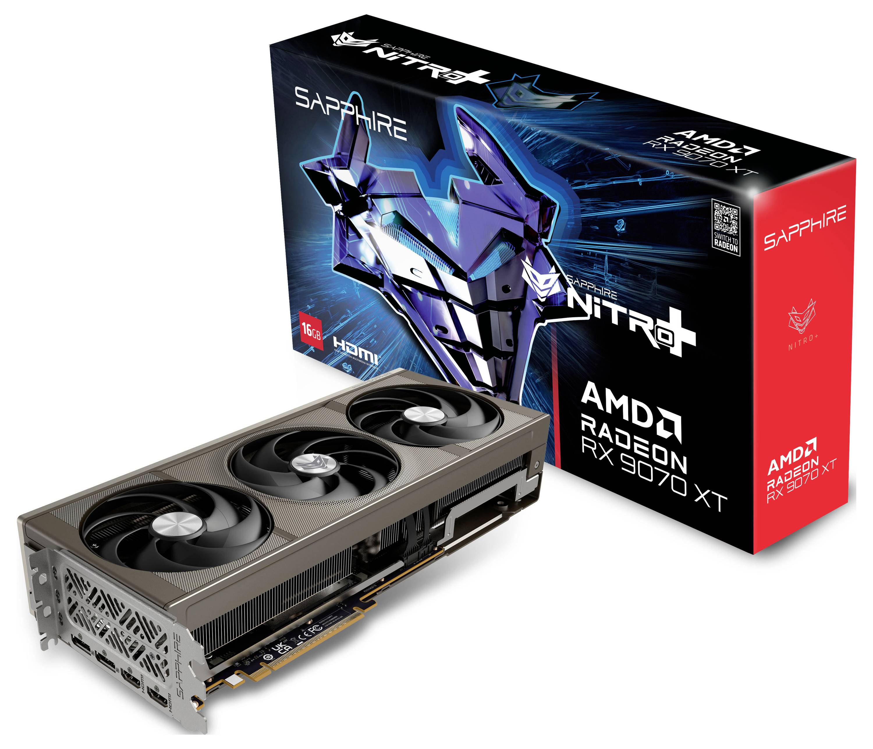 Carte graphique Sapphire Nitro+ AMD Radeon RX 7900 XT devant son emballage. L'emballage affiche le logo de la marque et le modèle.