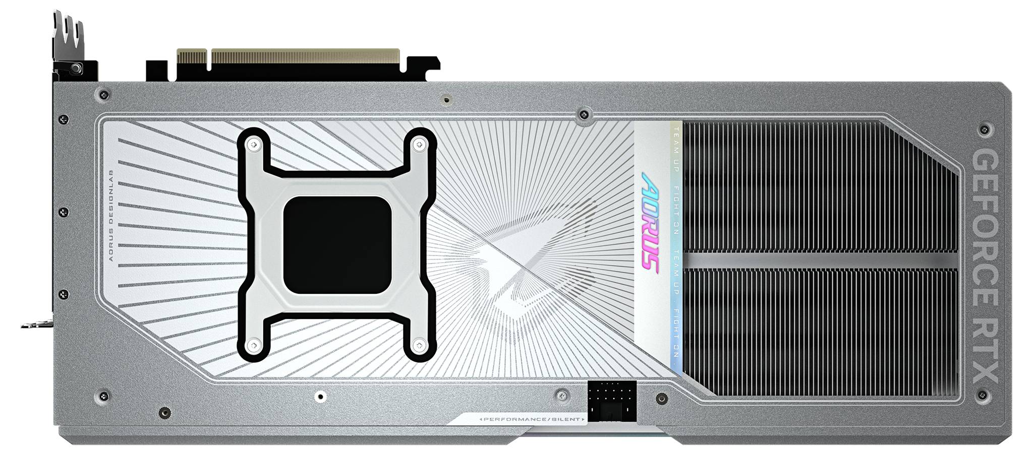 Carte graphique vue de dessus, avec les inscriptions "GEFORCE RTX" et "AORUS". Design argenté, ventilateurs et ailettes de refroidissement visibles.