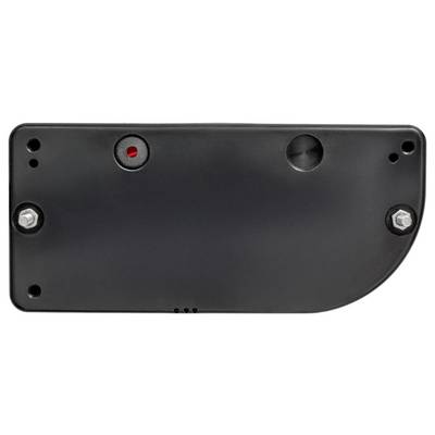 Un gros plan d'un appareil rectangulaire noir avec des vis visibles et un indicateur rouge. L'appareil a diverses ouvertures circulaires et semi-circulaires.