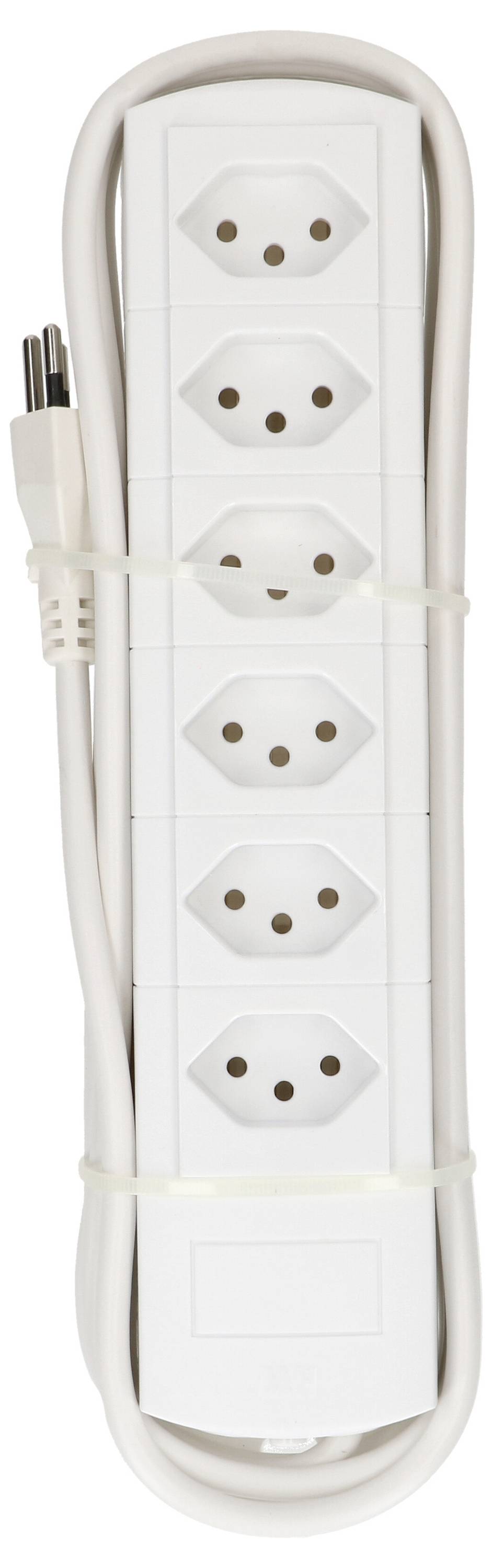 Une multiprise blanche à cinq emplacements avec un long câble, enroulée et attachée avec deux sangles.