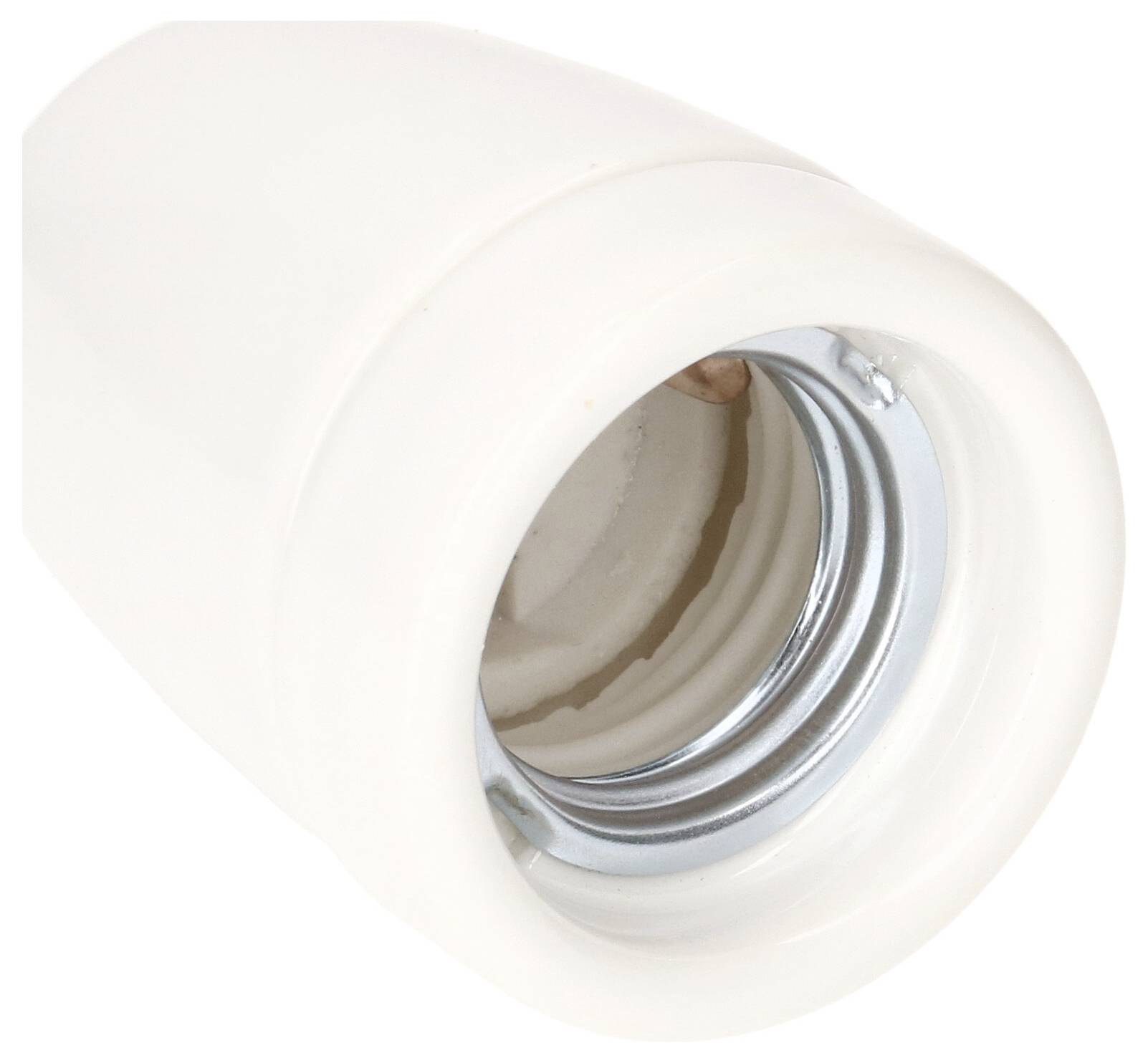 Support de lampe blanc en céramique, pris en gros plan. On peut voir la zone où l'ampoule se visse.
