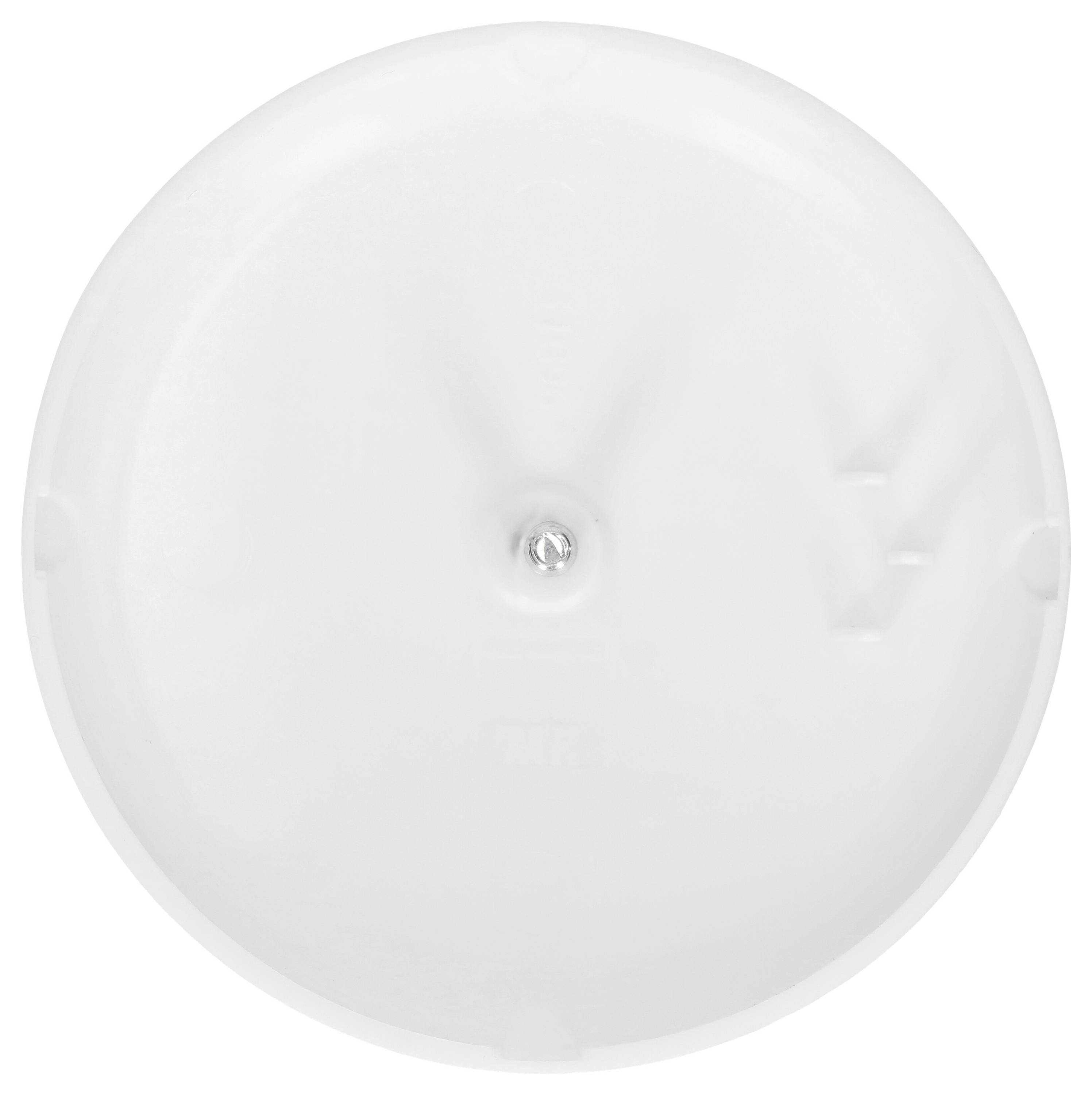 Détecteur de fumée blanc et rond fixé à un plafond sur un fond de couleur neutre.