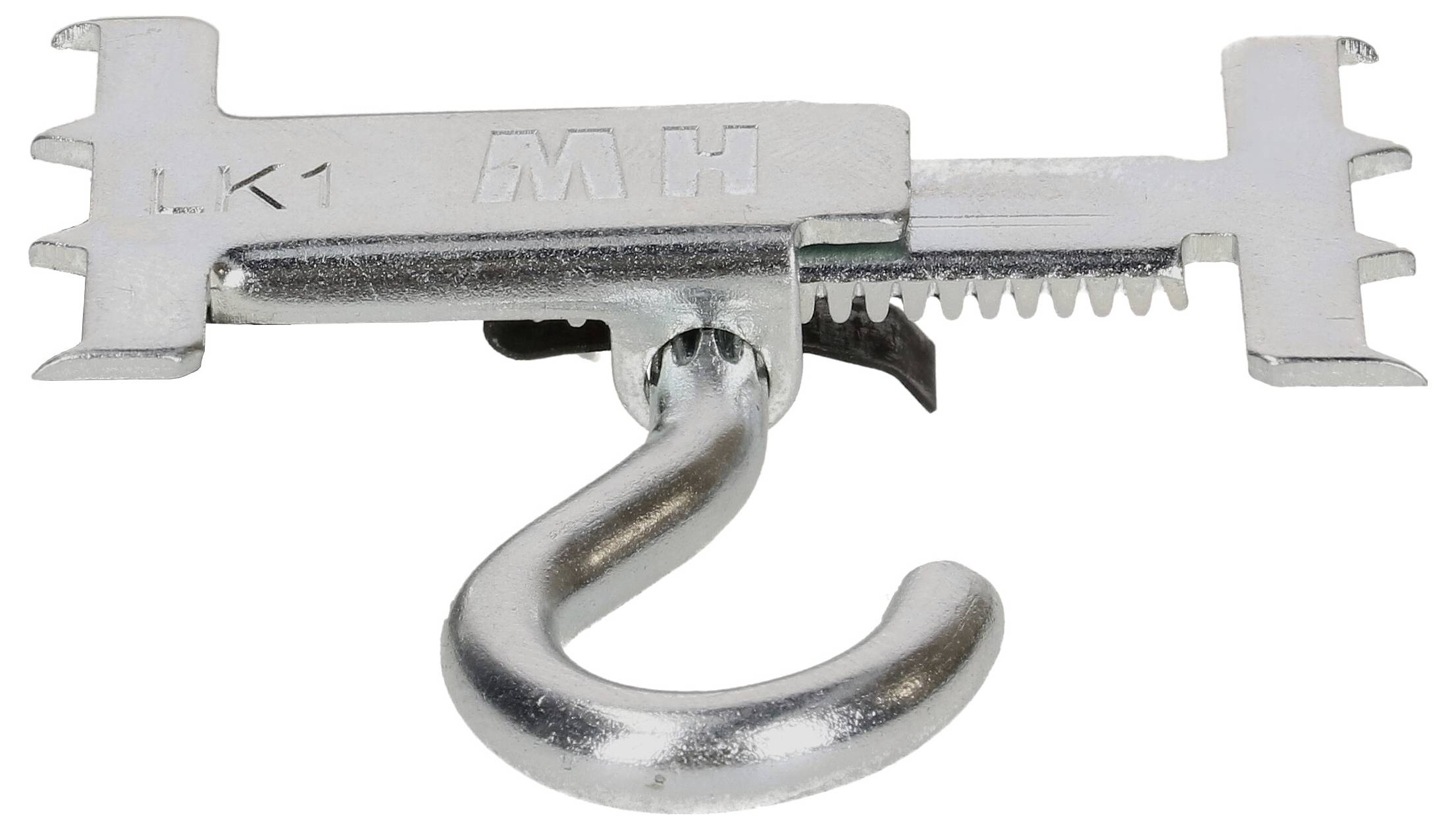Fermoir métallique à crochet avec dentelure et marquages 'LK1' et 'M H' sur la surface.