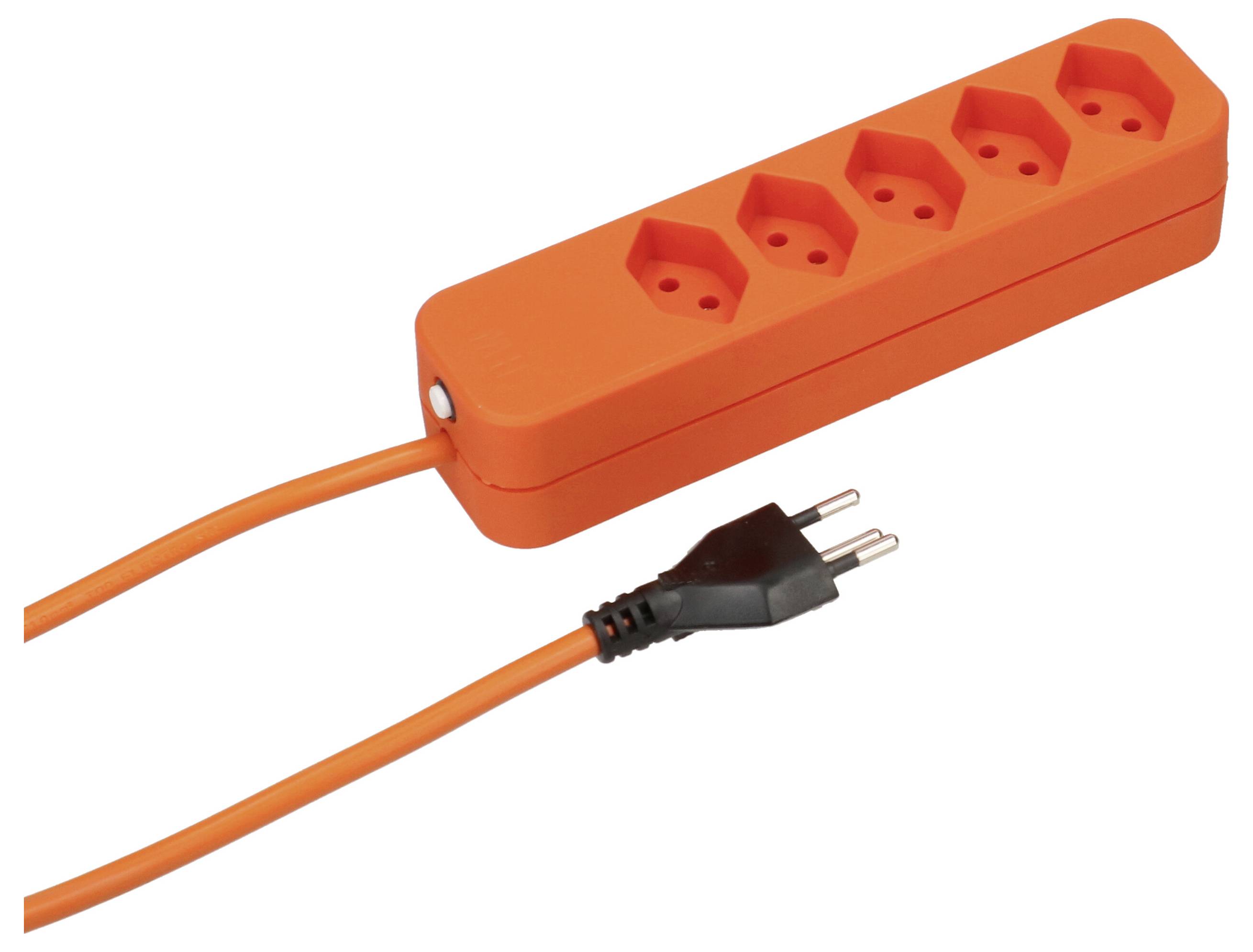 Une multiprise orange à cinq emplacements avec une fiche Schuko connectée.