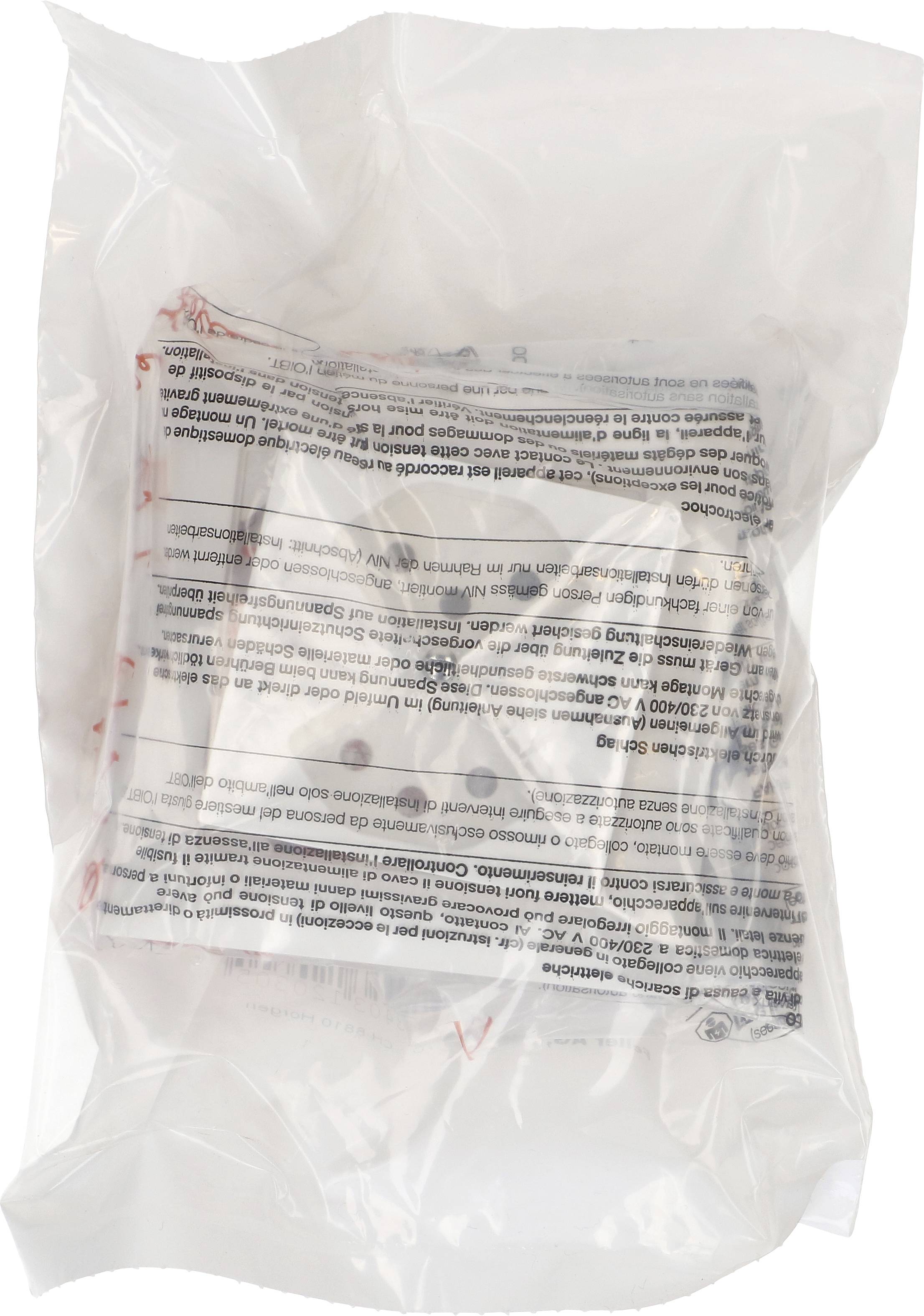 Un sac en plastique transparent contient une feuille de papier pliée portant un texte. Le sac est fermé.