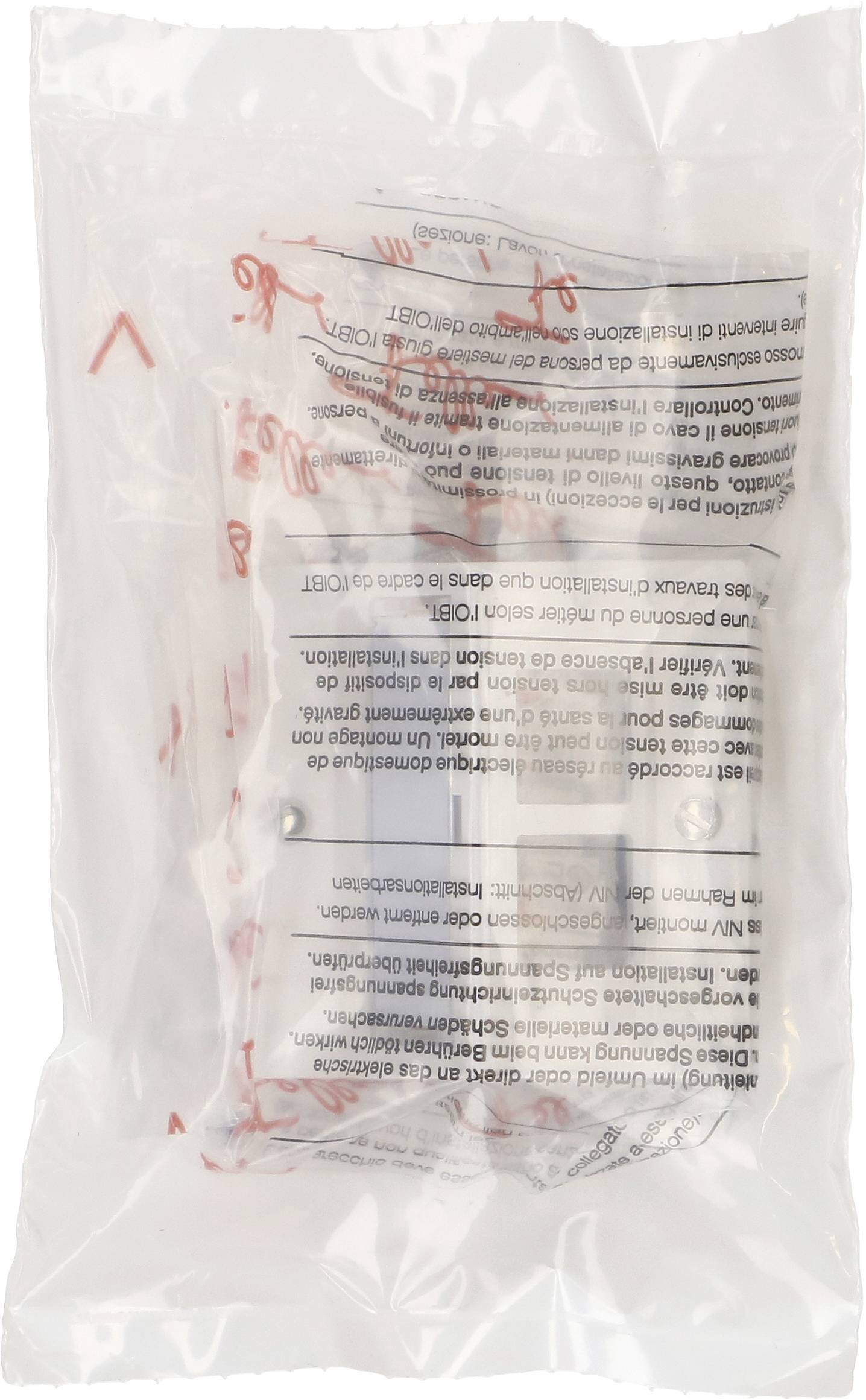 Pièce non identifiée emballée sous vide dans un film plastique transparent avec étiquetage multilingue et consignes de sécurité.