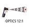 Un thermomètre infrarouge pointe un faisceau laser rouge sur une surface cylindrique. Texte en dessous : 'OPTICS 12:1'.