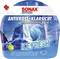 Un bidon bleu Sonax Antifrost+Klarsicht, prêt à l'emploi jusqu'à -18°C, avec motif Iceberg. Impression : 'Ice-Fresh', 'Made in Germany'.