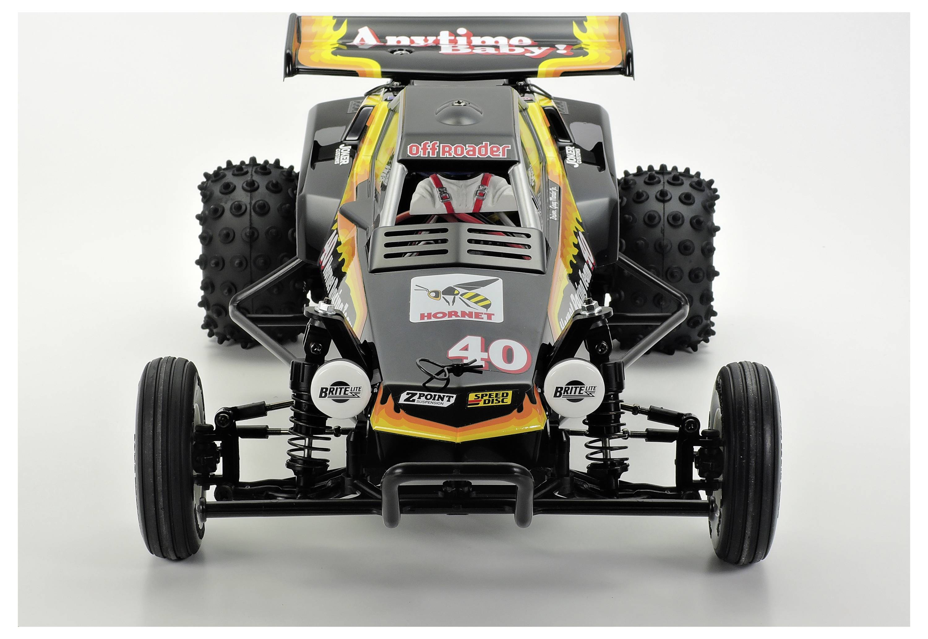 Un modèle de voiture télécommandée portant le numéro '40' sur la face avant, doté de pneus robustes et d'un design sportif et distinctif.