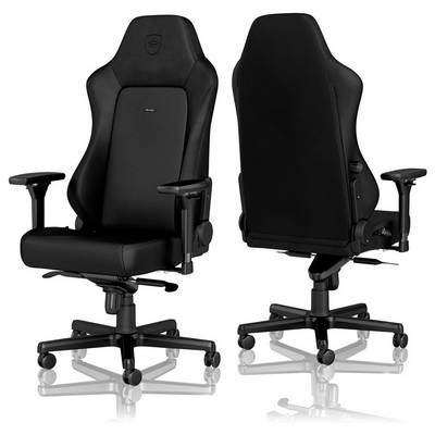 Deux chaises de gaming noires au design ergonomique, avec un dossier haut et des accoudoirs réglables. Idéales pour de longues périodes d'assise.