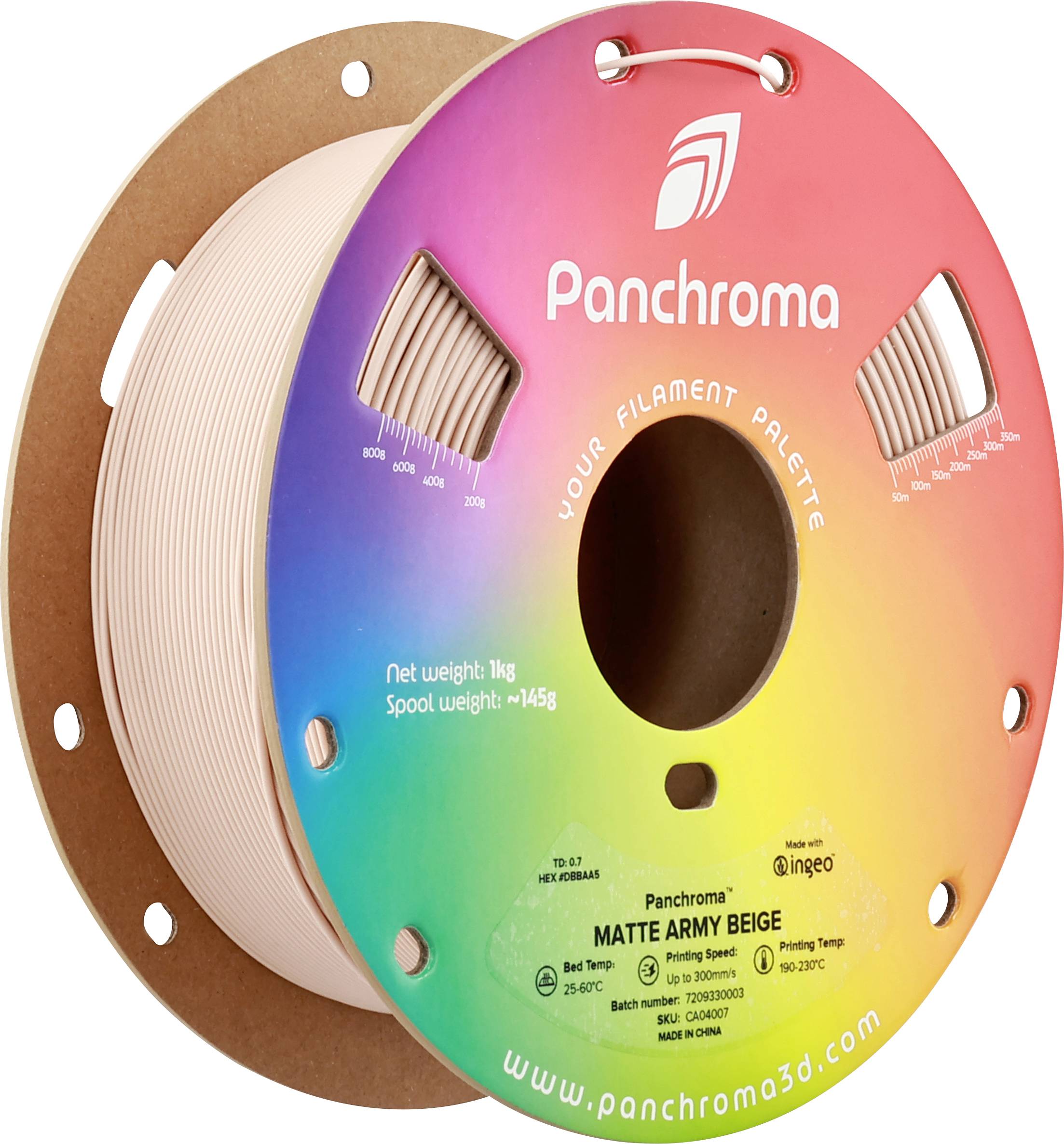Une bobine colorée avec du filament d'impression 3D en 'Beige Armée Mat'. L'étiquette indique le poids et les conseils de température. Marque : Panchroma.