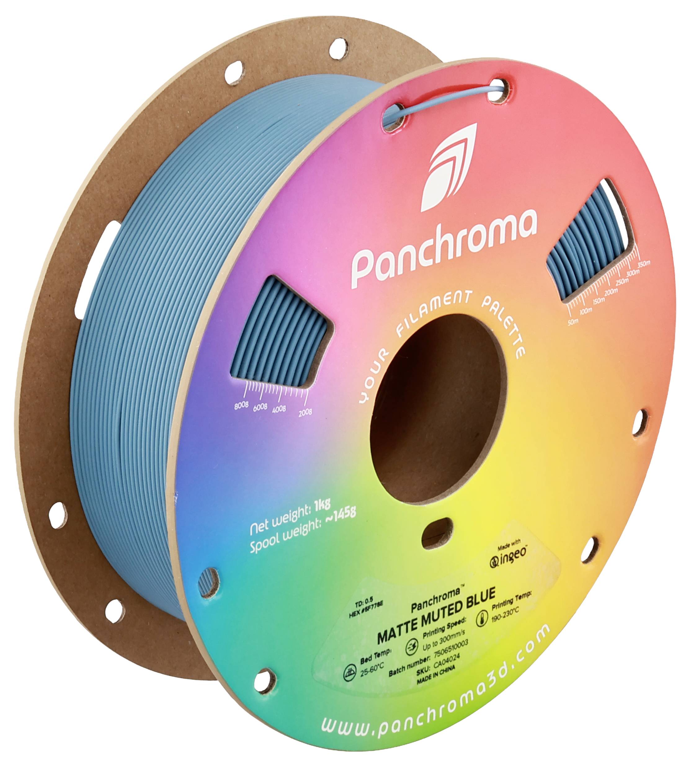 Une bobine de filament d'imprimante 3D de la marque 'Panchroma', couleur 'Bleu Mat Sourd', avec emballage arc-en-ciel, poids net 1kg.