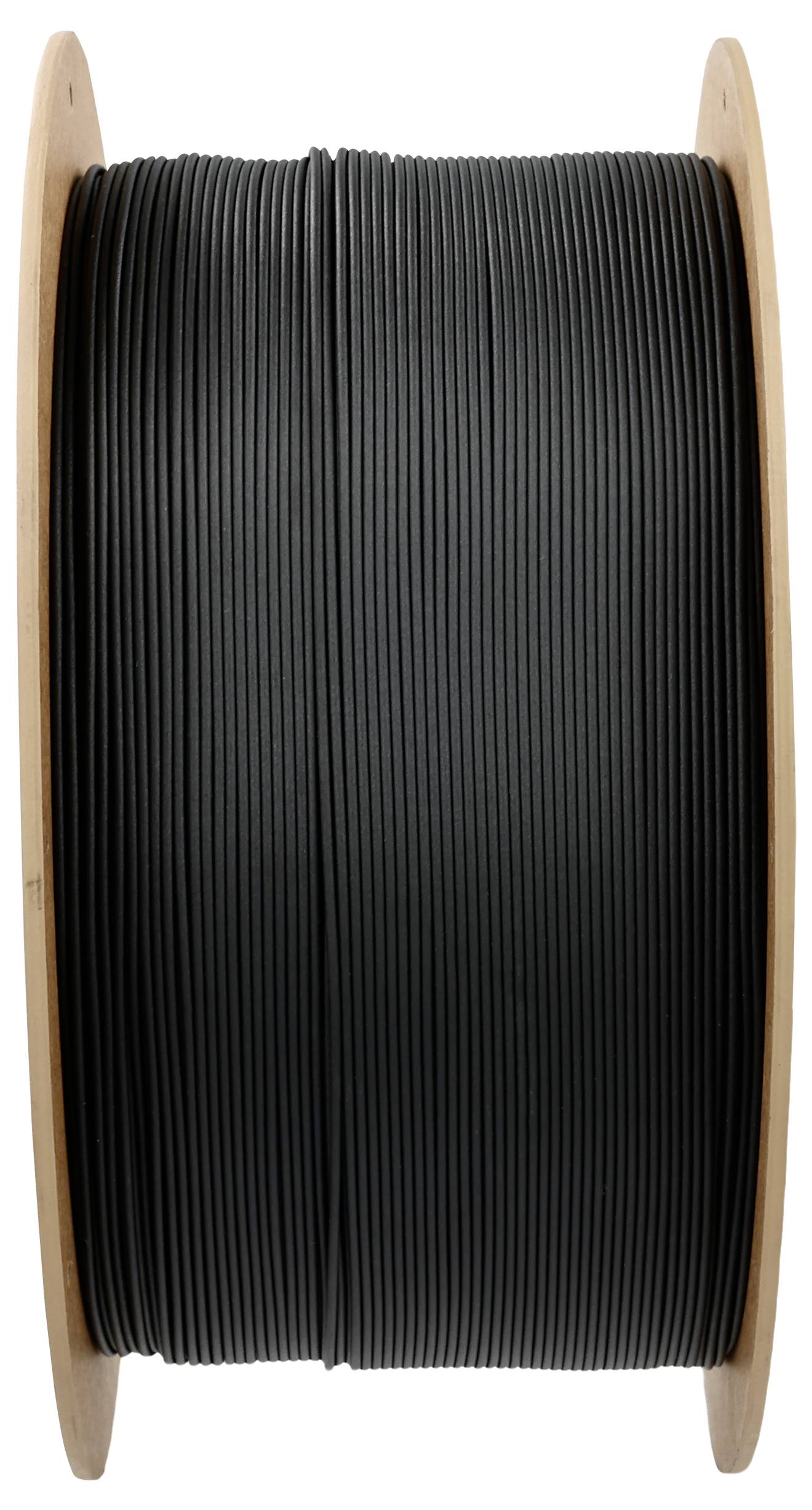 Bobine avec fil plastique noir sur rouleaux en bois, utilisée pour filament d'imprimante 3D, montre le matériau et la couleur.