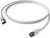 Câble Ethernet blanc avec deux connecteurs RJ-45, torsadé et formant une boucle lâche, sur fond blanc.