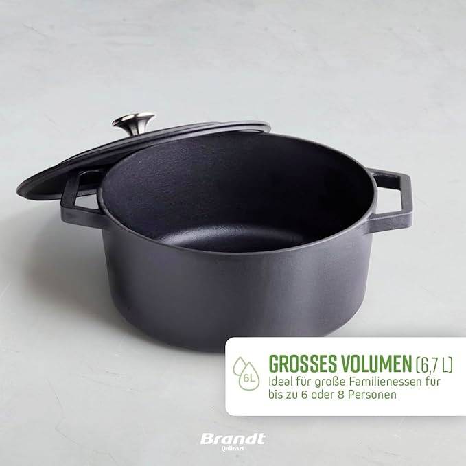 Casserole noire avec couvercle, volume de 6 litres. Texte : 'Grand volume idéal pour les repas familiaux de 6 à 8 personnes.'