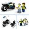 Scène Lego : Deux figurines en uniforme de police se tiennent à côté d'une moto. En bas : Instructions de montage de la moto avec les pièces détachées.
