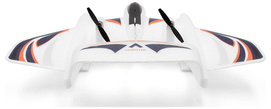 Un modèle d'avion avec des ailes larges, deux hélices et des bandes orange-noir contrastées sur un fond blanc.