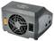Un chargeur multiports, comprenant une entrée DC 10-30V et AC 100-240V, avec un ventilateur intégré pour le refroidissement.