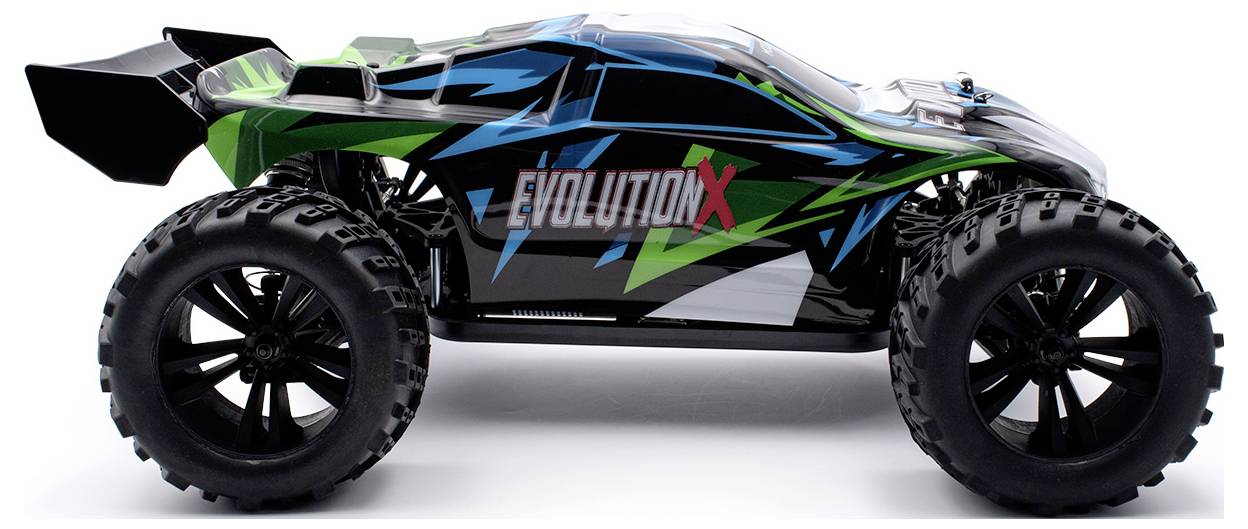 Voiture télécommandée avec des pneus robustes, design noir, bleu et vert, portant l'inscription 'Evolution X' sur le côté.