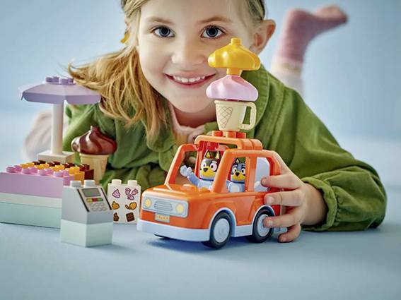 10458 LEGO® DUPLO Bluey Excursion au magasin de crème glacée avec Bluey-7