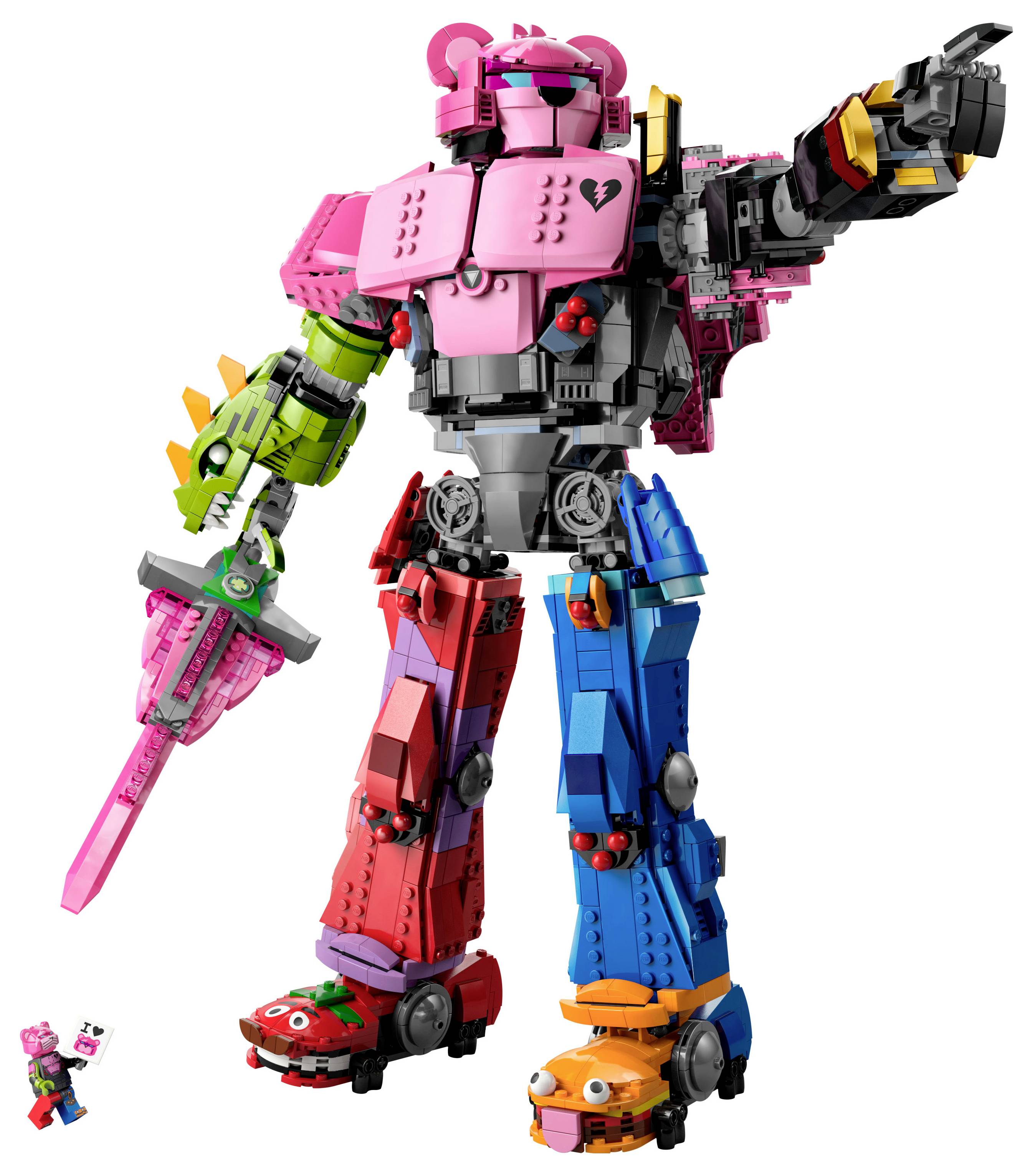 Robot composé de briques de construction colorées imbriquées, avec une poitrine rose et une épée, debout avec un bras levé, une petite figurine à ses pieds.