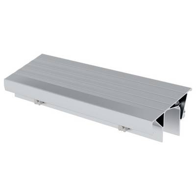 Profilé en aluminium à surface striée, utilisé comme composant dans des projets de construction pour un support structural ou un habillage.