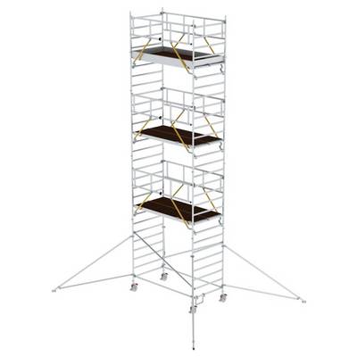 Un échafaudage haut avec plusieurs plateformes et des étais pour assurer la stabilité. Il est utilisé sur les chantiers pour travailler à de grandes hauteurs.