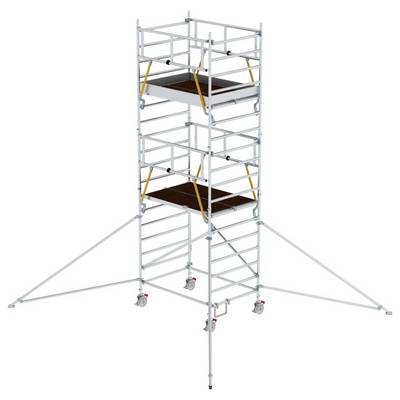 Un échafaudage haut avec deux plateformes, stabilisé par des traverses. Il repose sur des roulettes et dispose de supports de stabilisation.