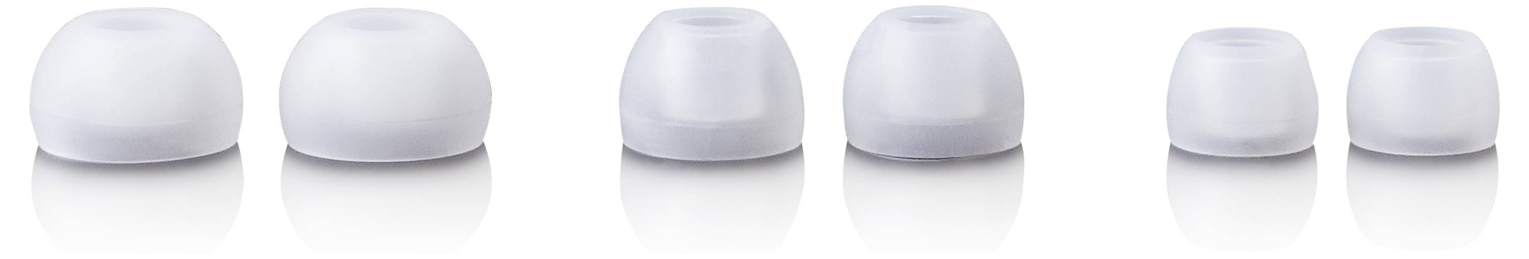 Cinq bouchons d'oreilles transparents de différentes tailles, rangés de grand à petit, sur un fond blanc.