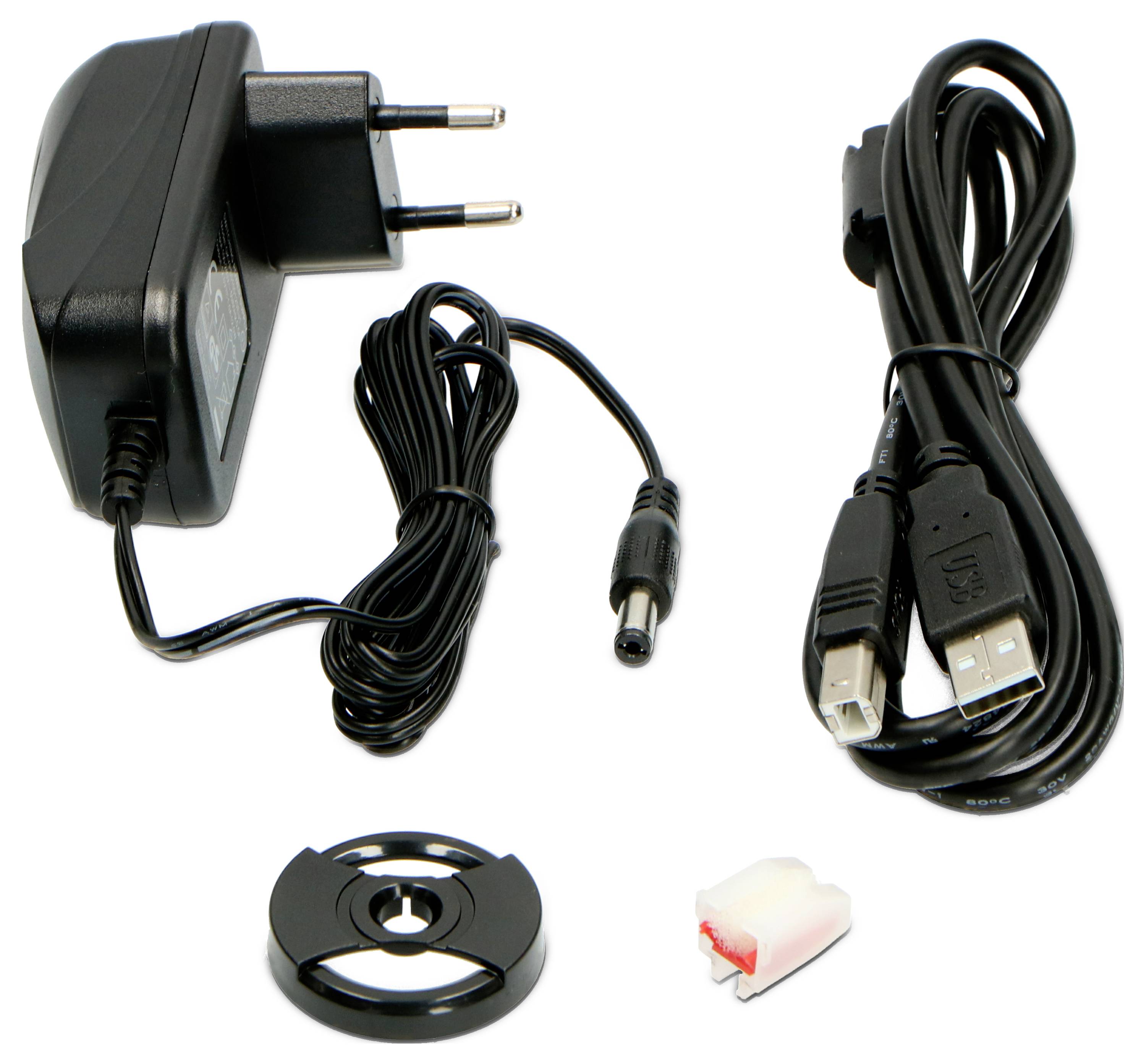 Bloc d'alimentation avec prise européenne, câble USB, support circulaire et petit adaptateur USB sur fond blanc.