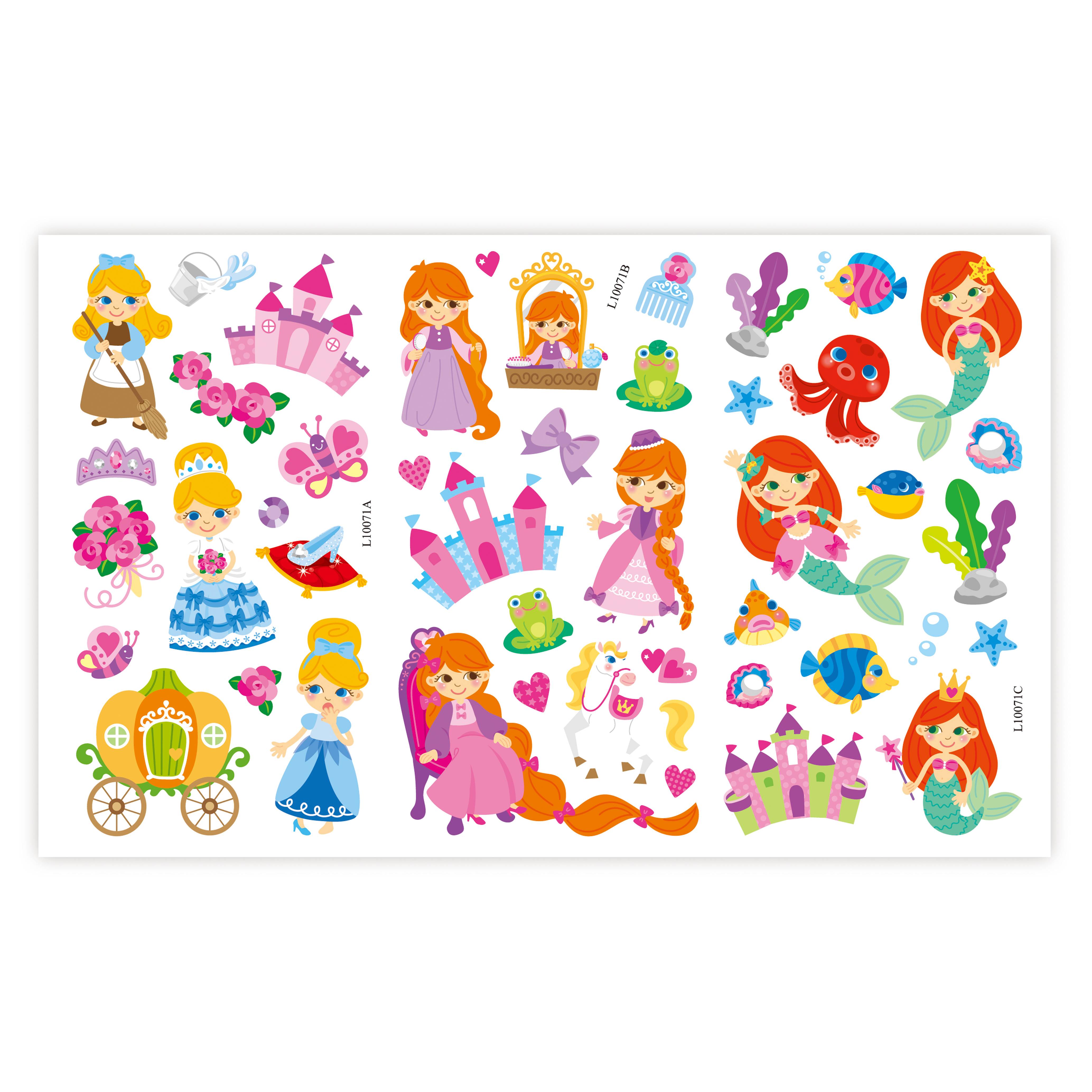 Plusieurs autocollants colorés avec des motifs de contes de fées : des princesses, des châteaux, des sirènes et des créatures fantastiques qui composent une scène pleine d'imagination.