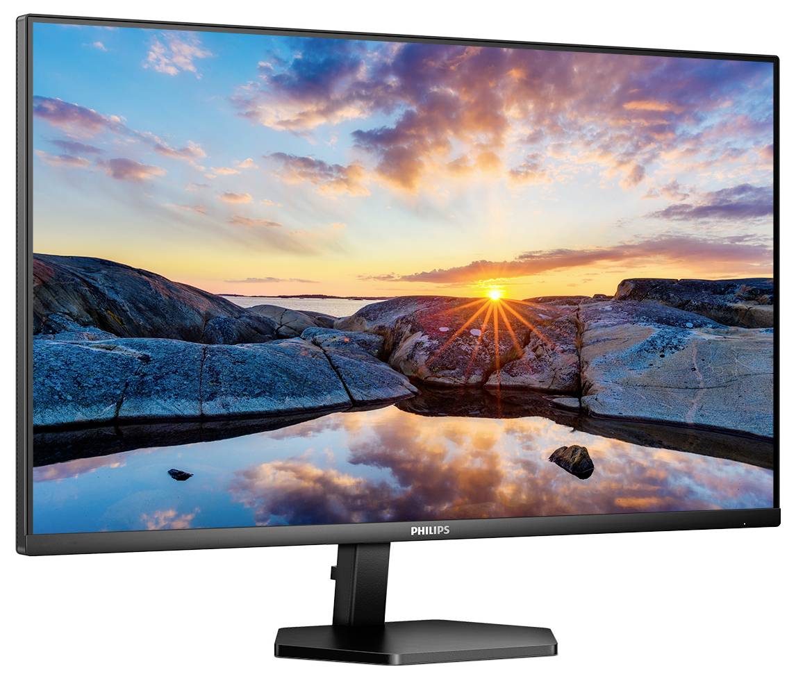 Un moniteur Philips affiche un paysage montrant un coucher de soleil au-dessus d'une mer rocheuse se reflétant dans des eaux cristallines.