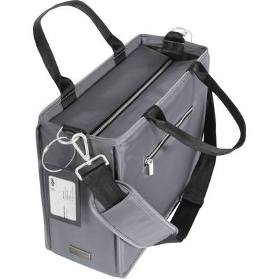 Un sac gris rectangulaire avec des poignées noires et une fermeture éclair, portant une étiquette nominative sur le côté.
