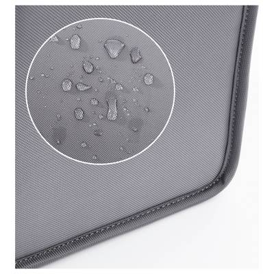 Tissu hydrofuge avec un détail circulaire montrant des gouttes d'eau.