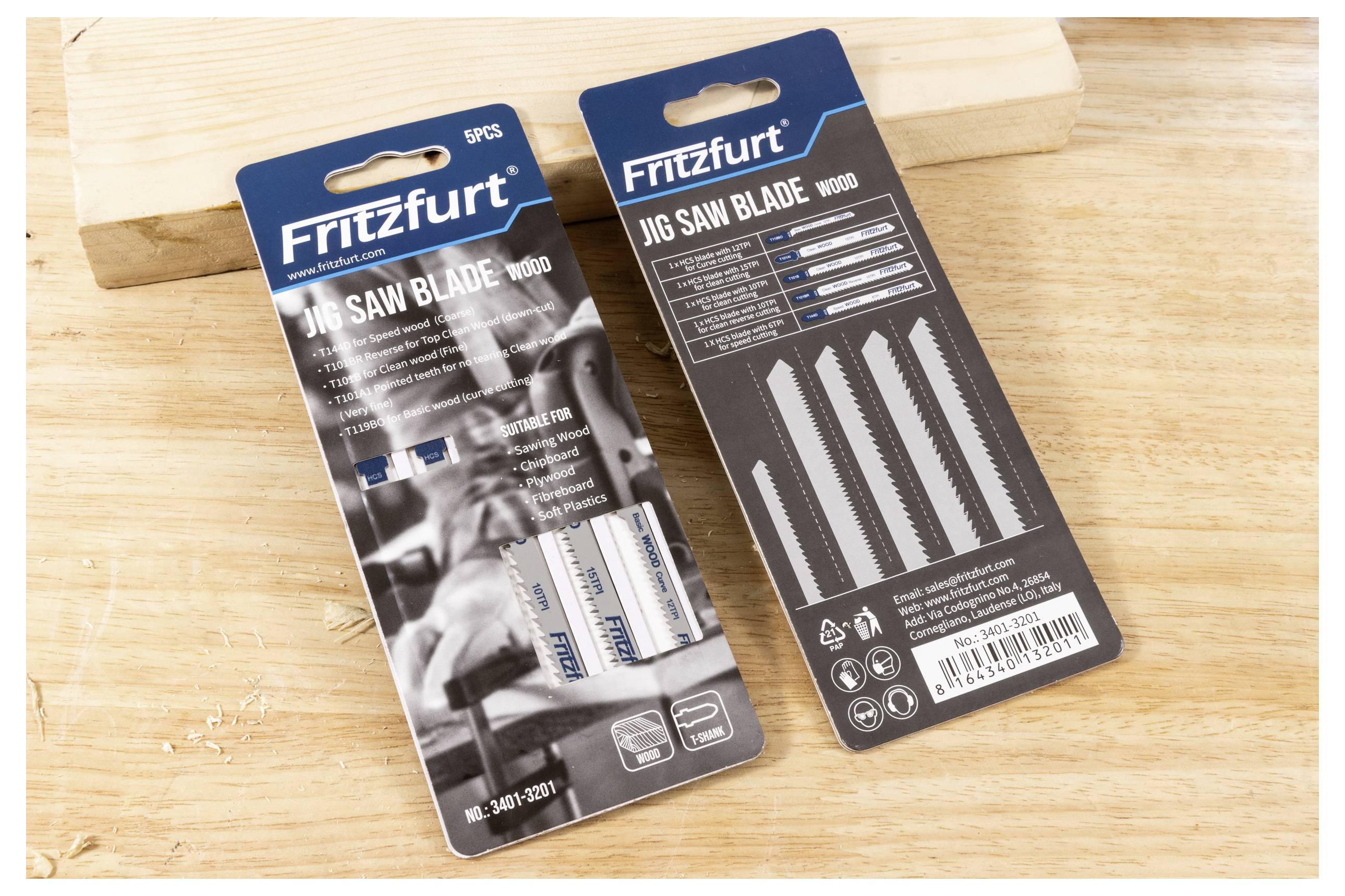 « Lames de scie sauteuse Fritzfurt Bois » sur une surface en bois, présentant différents types de lames et leurs spécifications pour matériaux en bois.