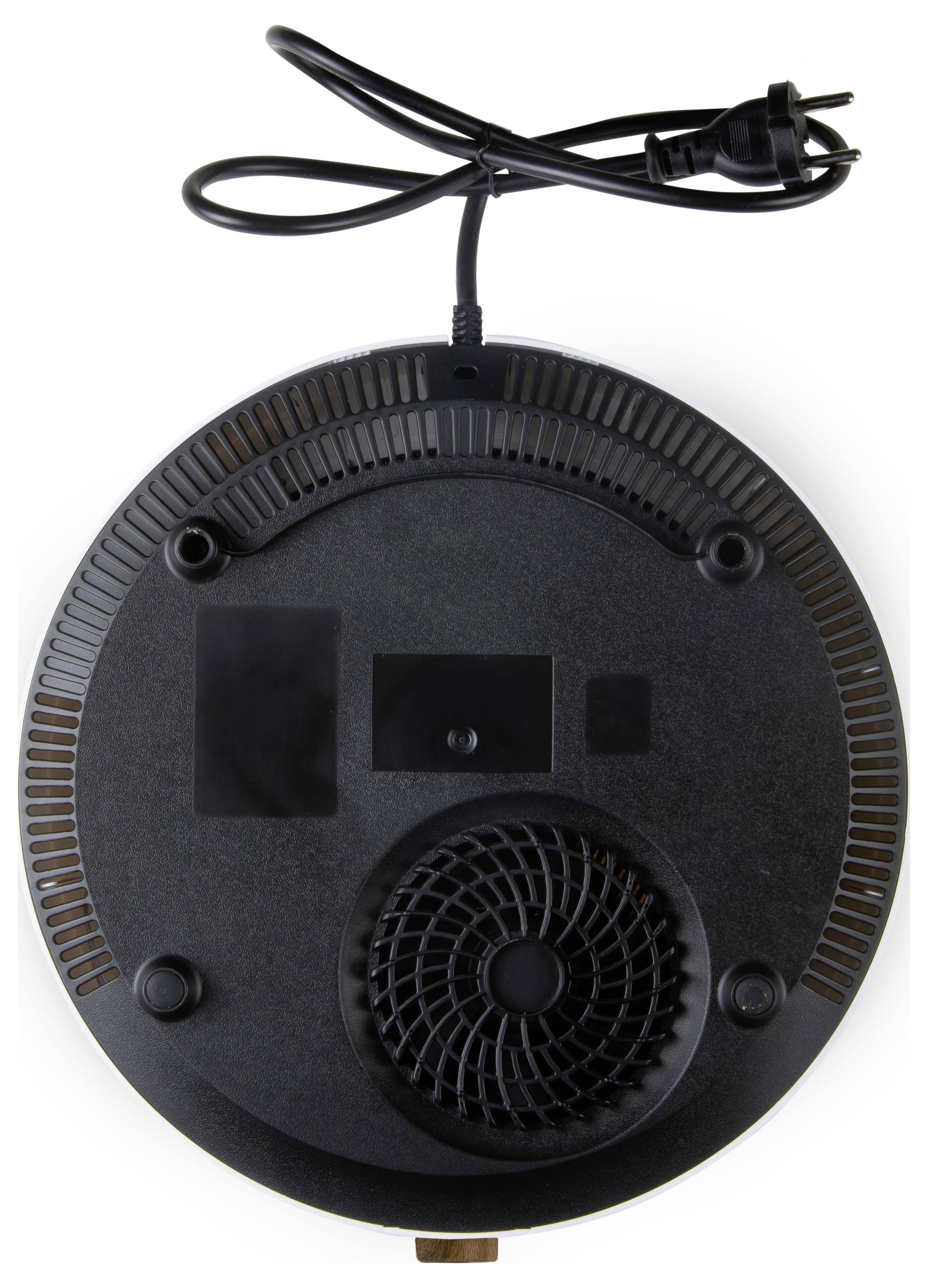 Fond noir d'un appareil de cuisine avec grille de ventilation et câble électrique.