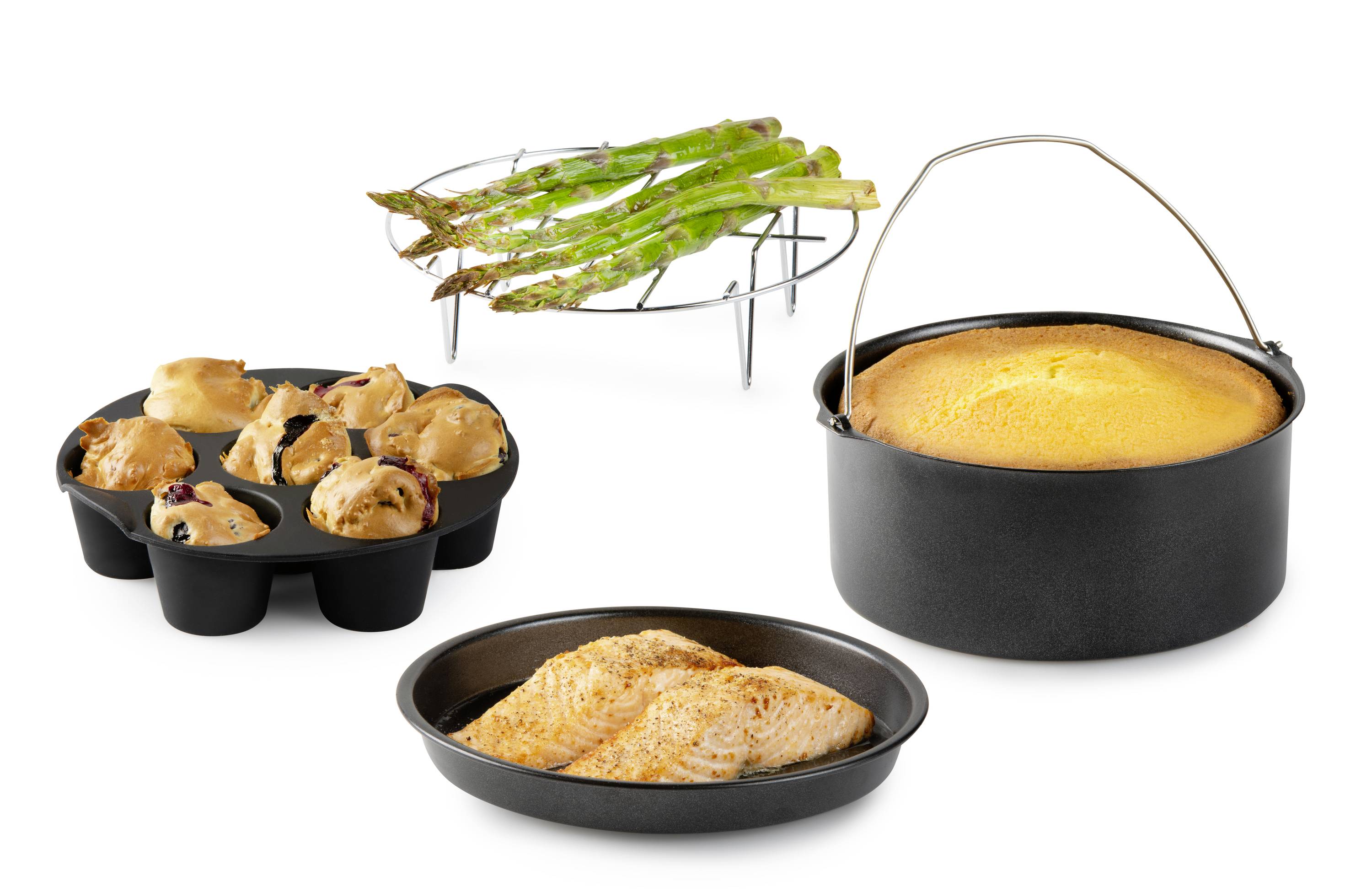 Un ensemble de quatre plats : des muffins dans un moule, des asperges grillées, un poisson au four dans un moule rond et un gâteau fouetté.