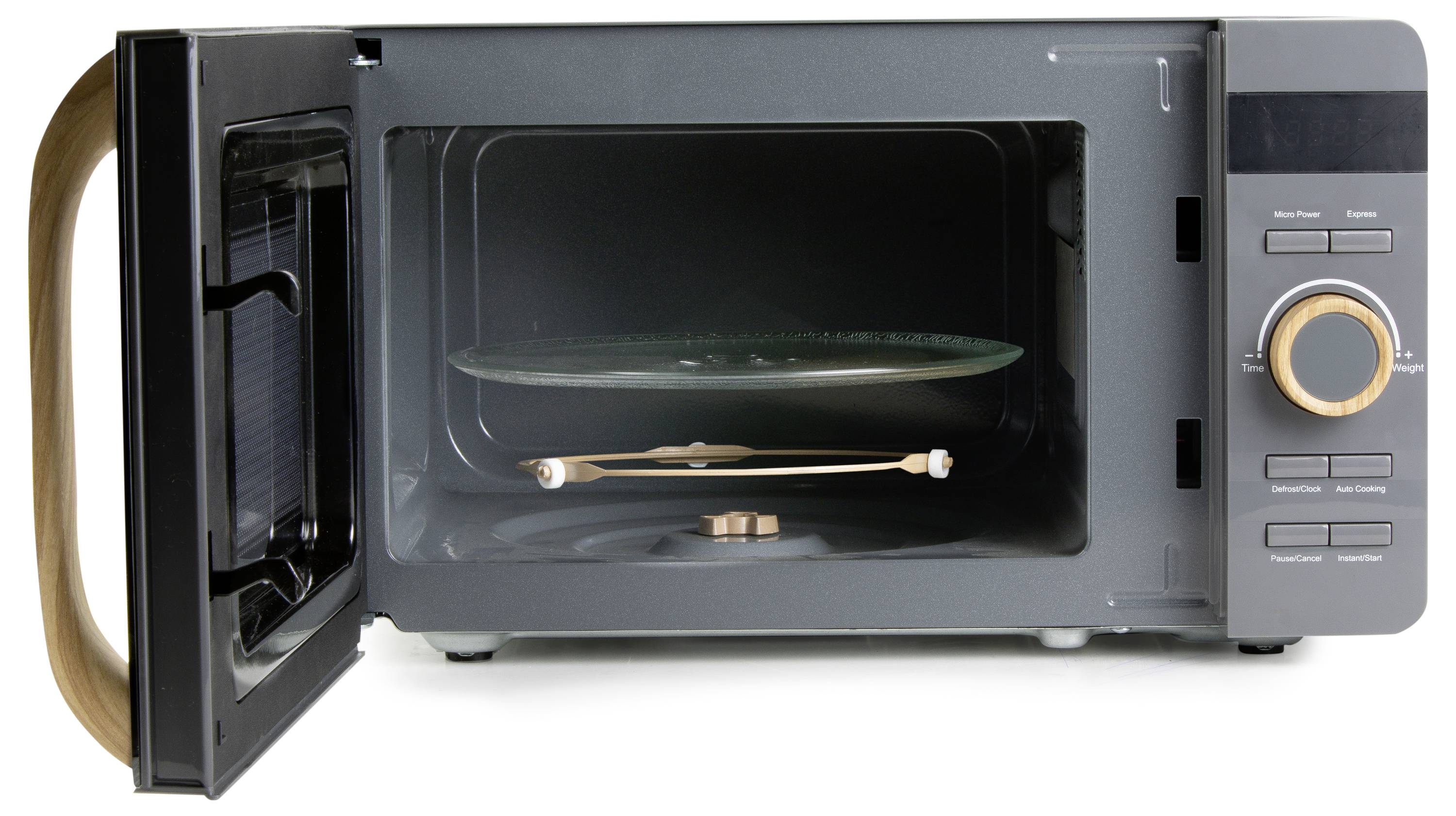 Une micro-ondes ouverte avec plateau tournant et panneau de commande visible.