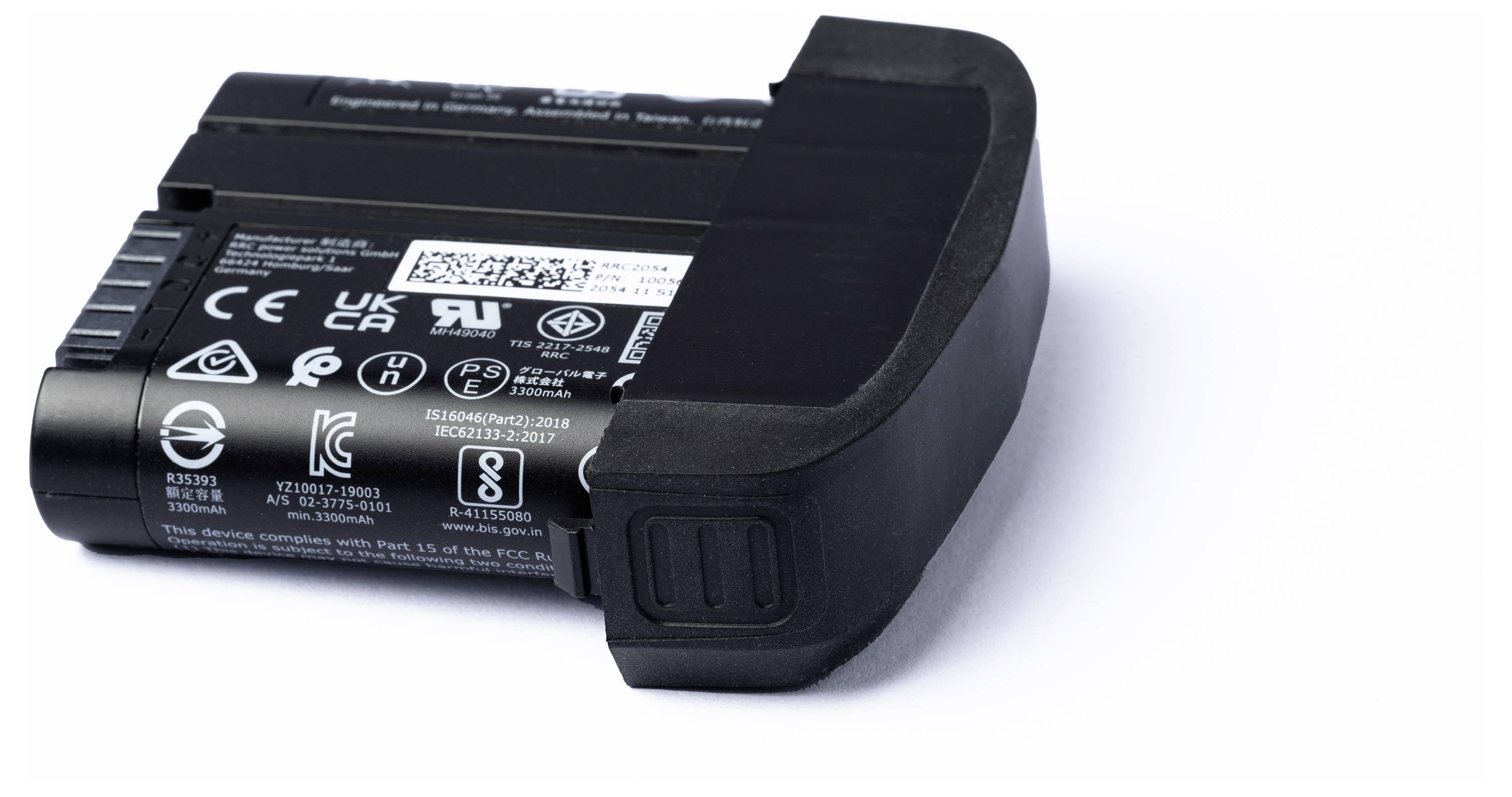 Une batterie rechargeable avec différents symboles de certification et un code-barres sur sa surface supérieure.