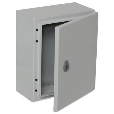 Un armoire métallique grise ouverte avec une porte latérale ouverte, révélant un intérieur vide. L'armoire ne contient aucun accessoire supplémentaire.