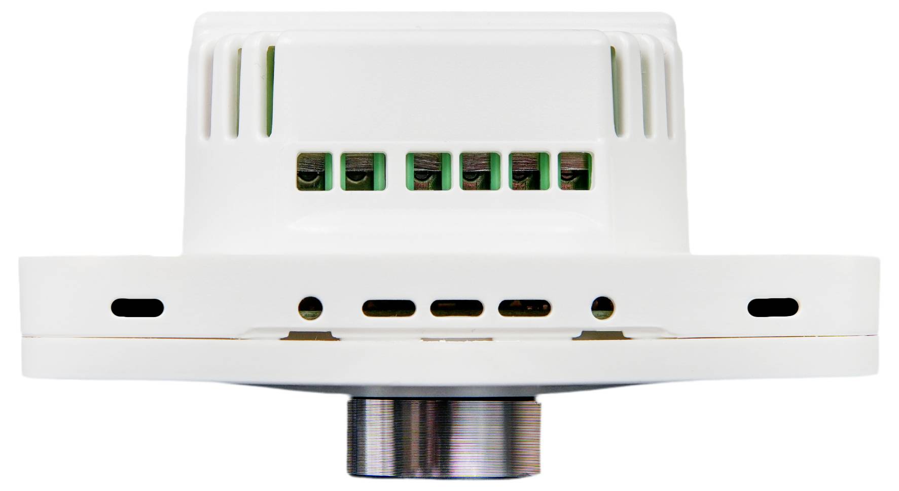 Capteur électrique blanc avec plusieurs connexions et fentes de ventilation, installé sur un support métallique vertical.