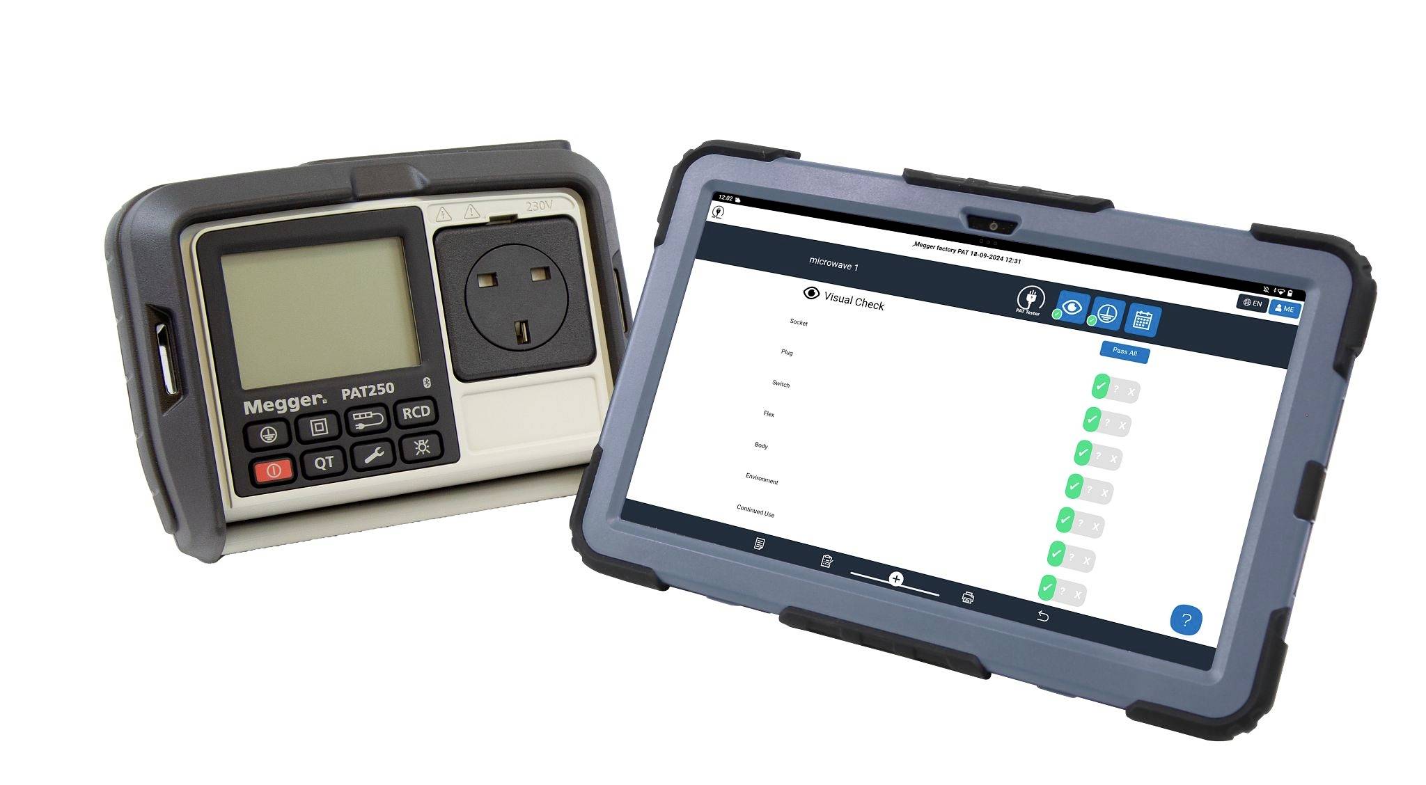 Un appareil de test portable à côté d'une tablette affichant une liste de résultats de tests, comprenant des indicateurs de statut en vert et en gris.