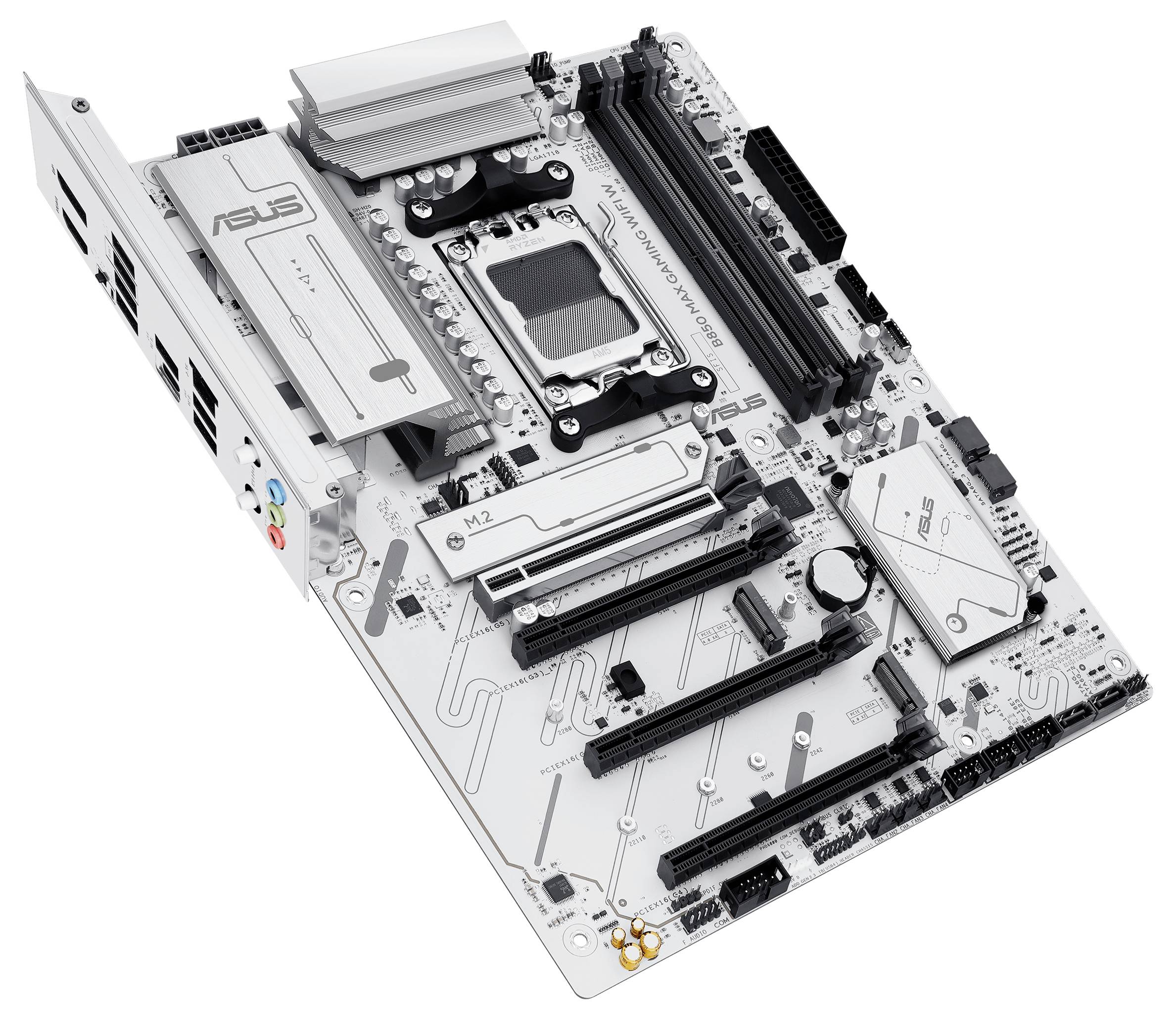 Carte mère blanche d'ordinateur avec plusieurs emplacements PCIe, slots RAM et connecteurs, adaptée aux configurations d'ordinateurs haute performance.