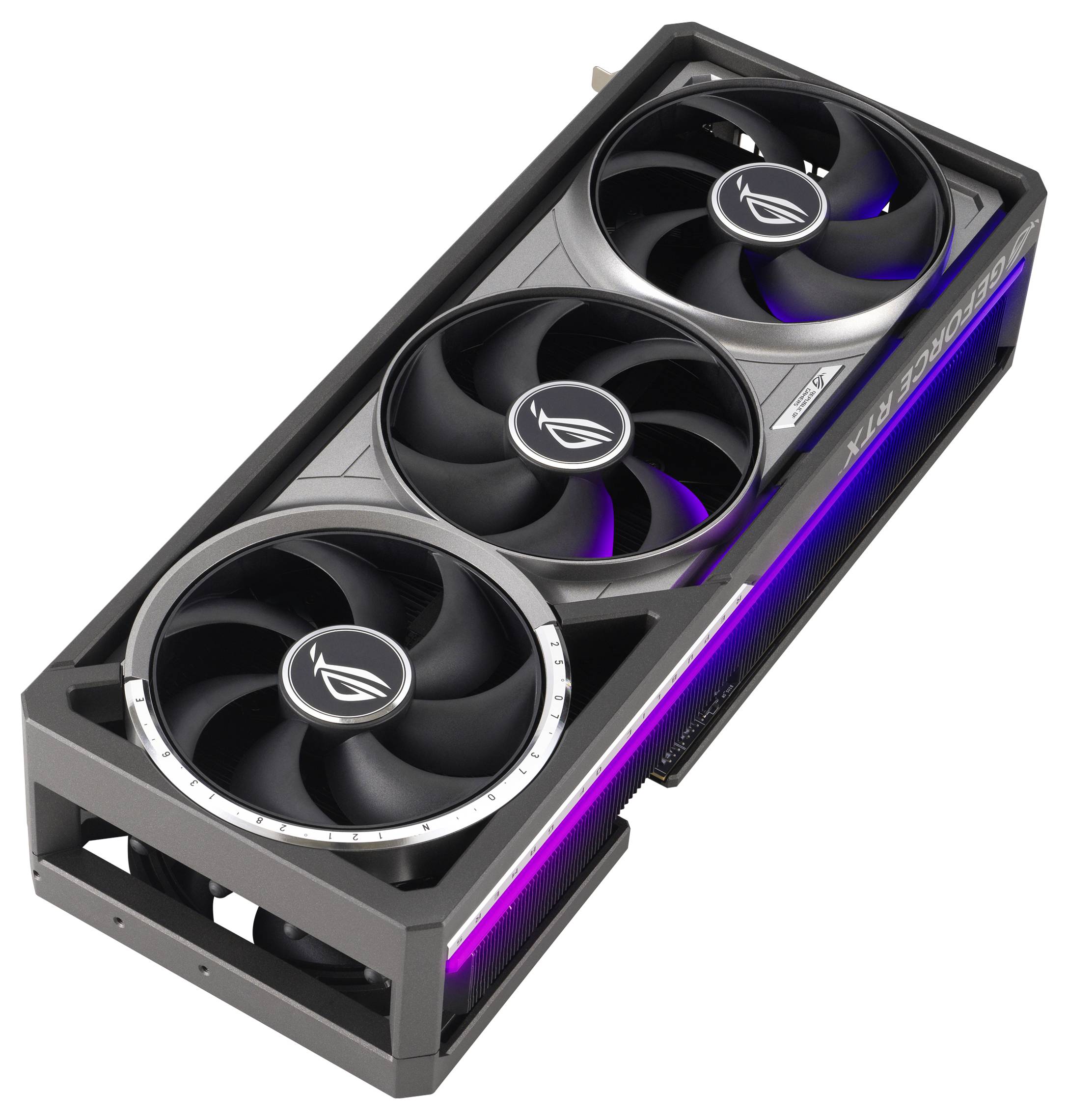 Carte graphique avec trois ventilateurs et logo ROG, entourée d'un boîtier noir et gris avec des accents violets lumineux.