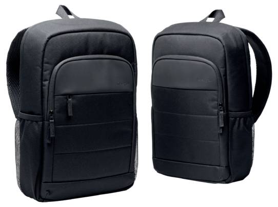 Deux sacs à dos noirs en nylon avec une poche zippée à l'avant. Ils sont debout côte à côte contre un fond blanc.